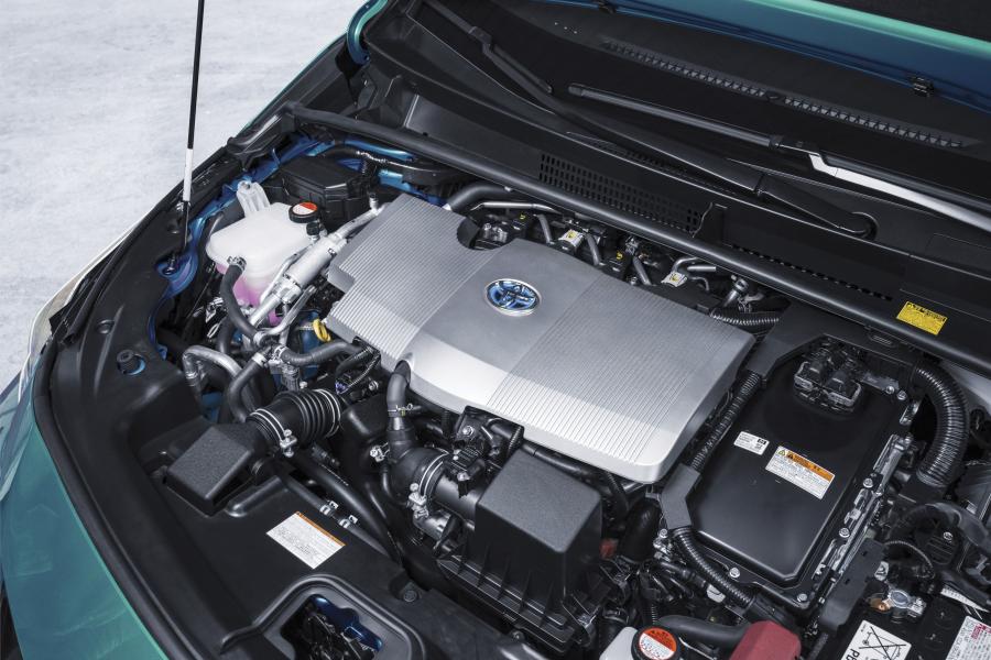 Моторный отсек Toyota Prius Plug-in Hybrid 2016 года  (фото 129 из 187)
